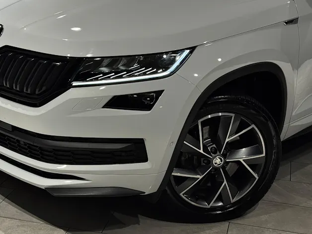 SKODA Kodiaq 2.0 TSI 4x4 Sport Line | CH | 7Plätzer |