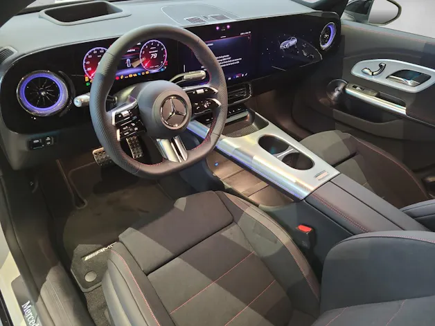 MERCEDES-BENZ CLA 220 AMG Line 4matic