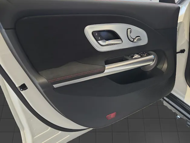 MERCEDES-BENZ CLA 220 AMG Line 4matic