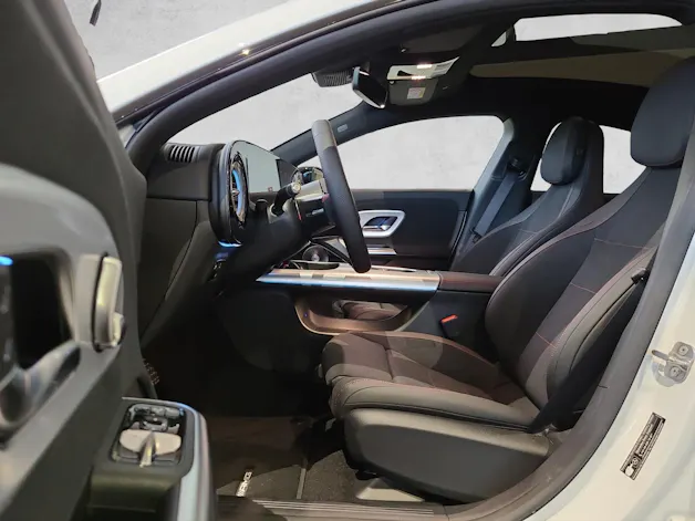 MERCEDES-BENZ CLA 220 AMG Line 4matic