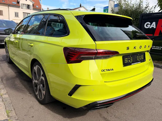 SKODA Octavia Combi 2.0 TSI RS 265 PS *** NEUSTES MODELL MIT PANORAMADACH ***