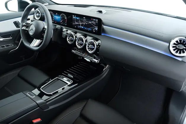 MERCEDES-BENZ A 250 AMG Line 4m W177