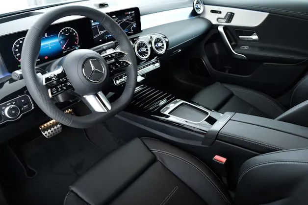 MERCEDES-BENZ A 250 AMG Line 4m W177