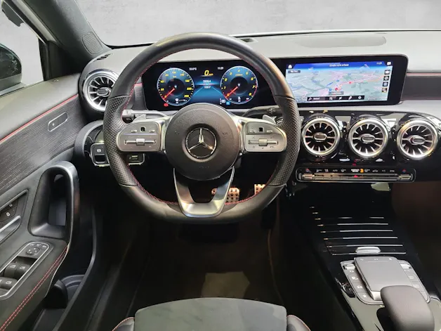 MERCEDES-BENZ A 250 AMG Line 4m