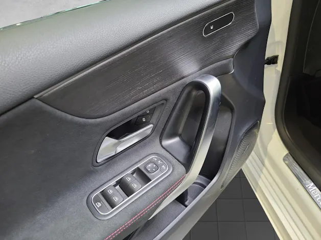 MERCEDES-BENZ A 250 AMG Line 4m