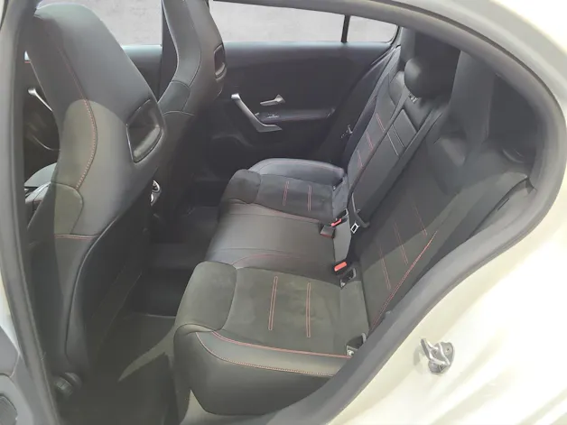 MERCEDES-BENZ A 250 AMG Line 4m