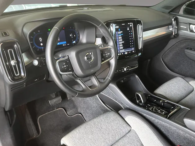 VOLVO XC40 B3 Benzin Mild Hybrid Plus Dark DCT