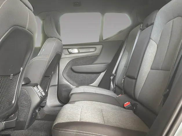 VOLVO XC40 B3 Benzin Mild Hybrid Plus Dark DCT