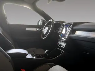 VOLVO XC40 B3 Benzin Mild Hybrid Plus Dark DCT