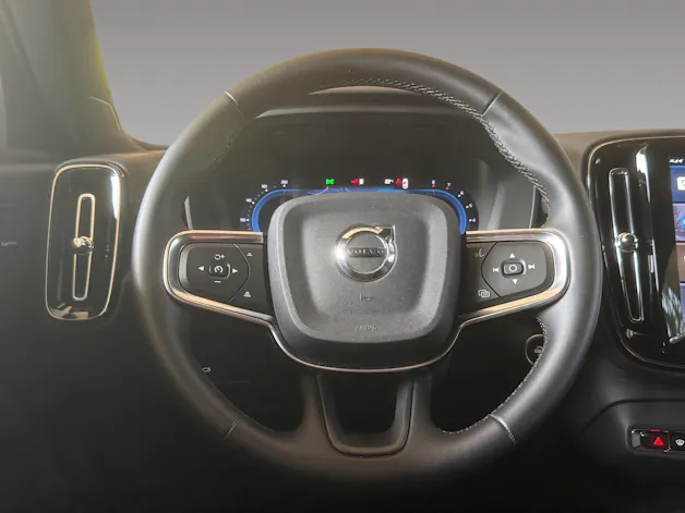 VOLVO XC40 B3 Benzin Mild Hybrid Plus Dark DCT