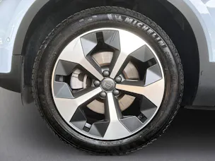VOLVO XC40 B3 Benzin Mild Hybrid Plus Dark DCT