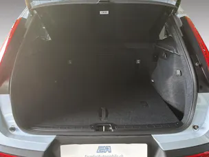VOLVO XC40 B3 Benzin Mild Hybrid Plus Dark DCT