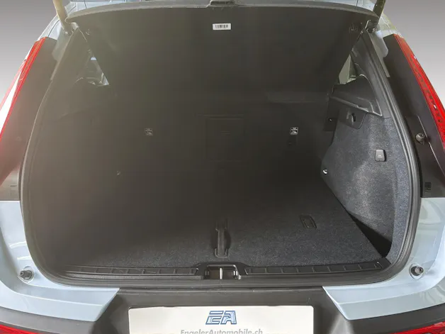 VOLVO XC40 B3 Benzin Mild Hybrid Plus Dark DCT