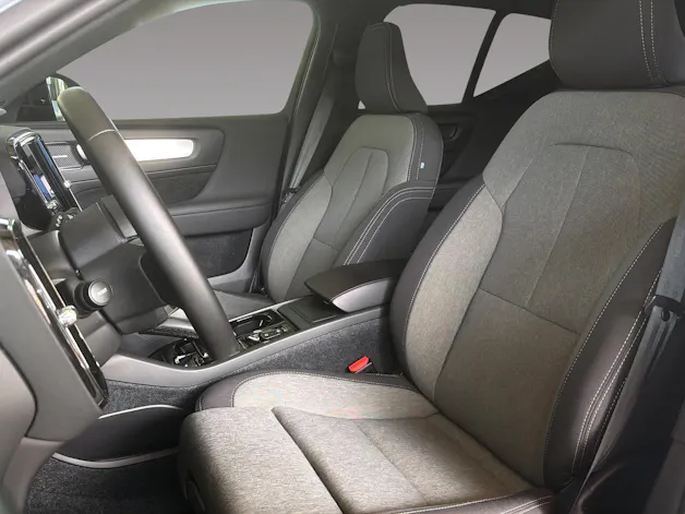 VOLVO XC40 B3 Benzin Mild Hybrid Plus Dark DCT
