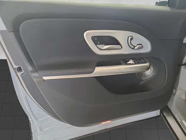 MERCEDES-BENZ GLB 220 4M X248