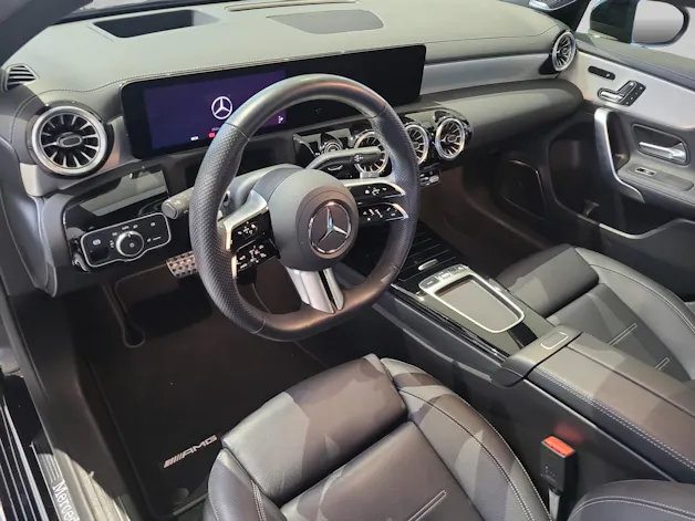 MERCEDES-BENZ A 250 AMG Line 4m Limousine