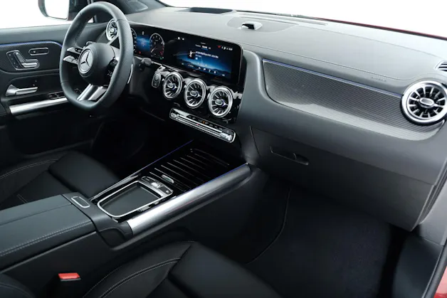 MERCEDES-BENZ GLA 250 Swiss Star AMG Line 4matic H247