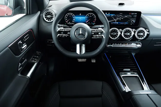 MERCEDES-BENZ GLA 250 Swiss Star AMG Line 4matic H247