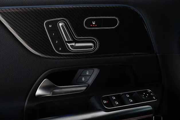 MERCEDES-BENZ GLA 250 Swiss Star AMG Line 4matic H247