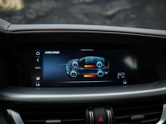 ALFA ROMEO Stelvio 2.0 Intensa Q4 AT8 *SOFORT Verfügbar*Werksgarantie*Panorama*Harman/Kardon*