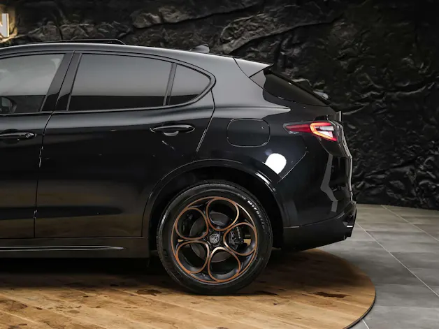 ALFA ROMEO Stelvio 2.0 Intensa Q4 AT8 *SOFORT Verfügbar*Werksgarantie*Panorama*Harman/Kardon*