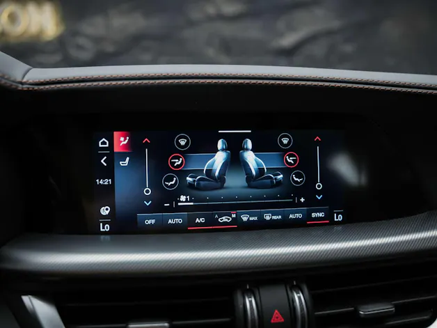 ALFA ROMEO Stelvio 2.0 Intensa Q4 AT8 *SOFORT Verfügbar*Werksgarantie*Panorama*Harman/Kardon*