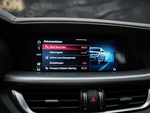 ALFA ROMEO Stelvio 2.0 Intensa Q4 AT8 *SOFORT Verfügbar*Werksgarantie*Panorama*Harman/Kardon*