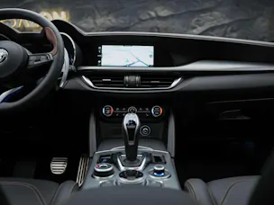 ALFA ROMEO Stelvio 2.0 Intensa Q4 AT8 *SOFORT Verfügbar*Werksgarantie*Panorama*Harman/Kardon*