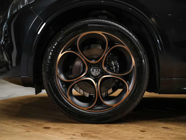 ALFA ROMEO Stelvio 2.0 Intensa Q4 AT8 *SOFORT Verfügbar*Werksgarantie*Panorama*Harman/Kardon*