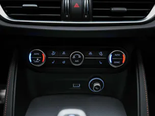 ALFA ROMEO Stelvio 2.0 Intensa Q4 AT8 *SOFORT Verfügbar*Werksgarantie*Panorama*Harman/Kardon*