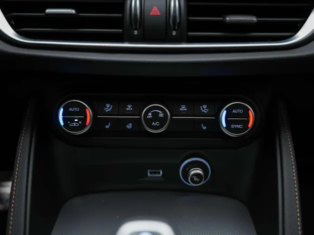 ALFA ROMEO Stelvio 2.0 Intensa Q4 AT8 *SOFORT Verfügbar*Werksgarantie*Panorama*Harman/Kardon*