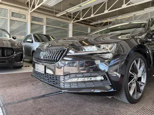 SKODA Superb Combi 2.0 TDi SportLine 4x4 DSG | CH | AHK |