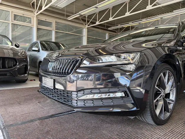 SKODA Superb Combi 2.0 TDi SportLine 4x4 DSG | CH | AHK |