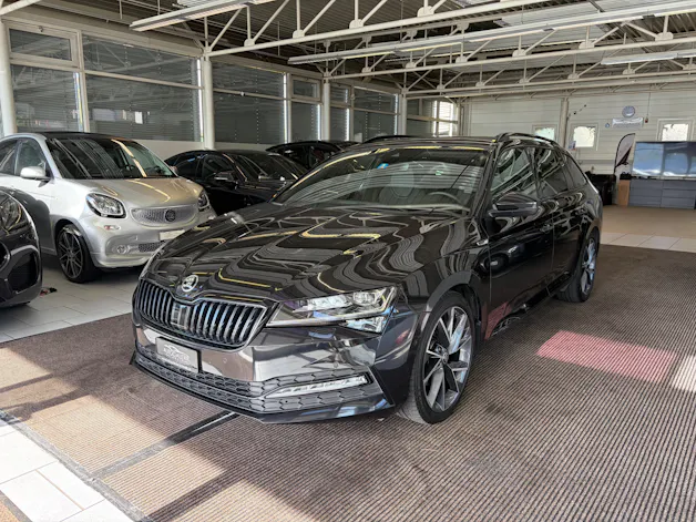 SKODA Superb Combi 2.0 TDi SportLine 4x4 DSG | CH | AHK |