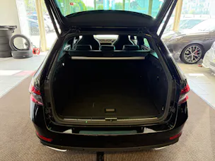 SKODA Superb Combi 2.0 TDi SportLine 4x4 DSG | CH | AHK |