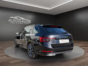 SKODA Superb Combi 2.0 TDi SportLine 4x4 DSG | CH | AHK |