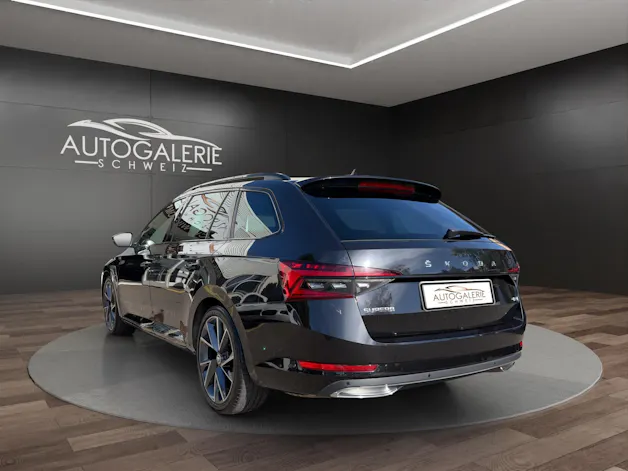 SKODA Superb Combi 2.0 TDi SportLine 4x4 DSG | CH | AHK |