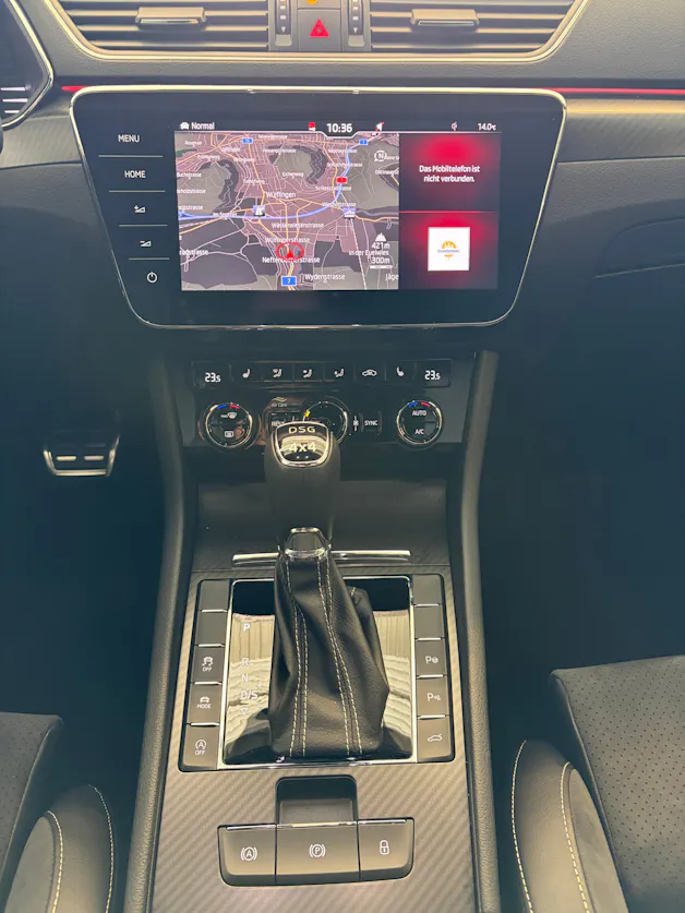 SKODA Superb Combi 2.0 TDi SportLine 4x4 DSG | CH | AHK |