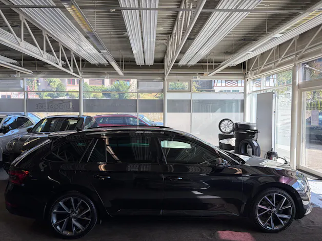 SKODA Superb Combi 2.0 TDi SportLine 4x4 DSG | CH | AHK |