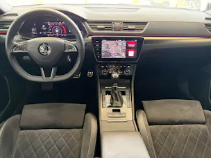SKODA Superb Combi 2.0 TDi SportLine 4x4 DSG | CH | AHK |