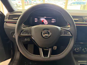 SKODA Superb Combi 2.0 TDi SportLine 4x4 DSG | CH | AHK |