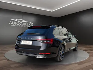 SKODA Superb Combi 2.0 TDi SportLine 4x4 DSG | CH | AHK |