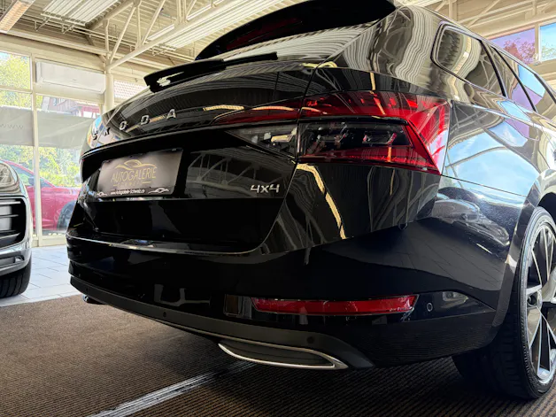 SKODA Superb Combi 2.0 TDi SportLine 4x4 DSG | CH | AHK |
