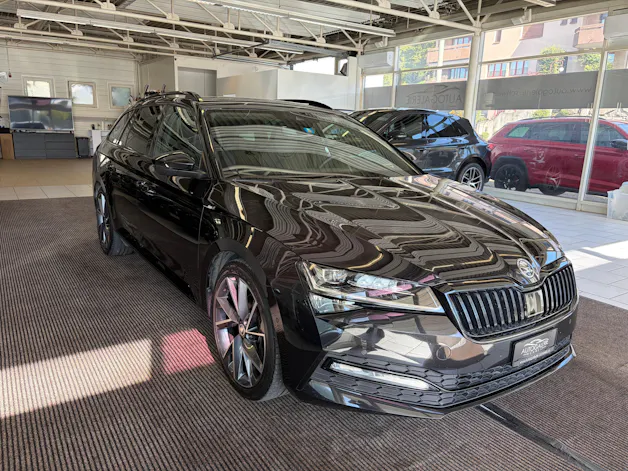SKODA Superb Combi 2.0 TDi SportLine 4x4 DSG | CH | AHK |