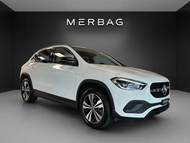 MERCEDES-BENZ GLA 200 Progressive