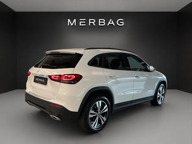 MERCEDES-BENZ GLA 200 Progressive