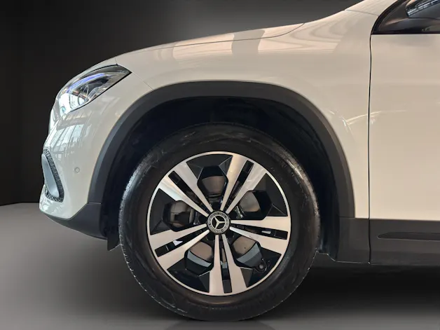 MERCEDES-BENZ GLA 200 Progressive