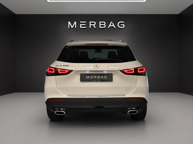 MERCEDES-BENZ GLA 200 Progressive