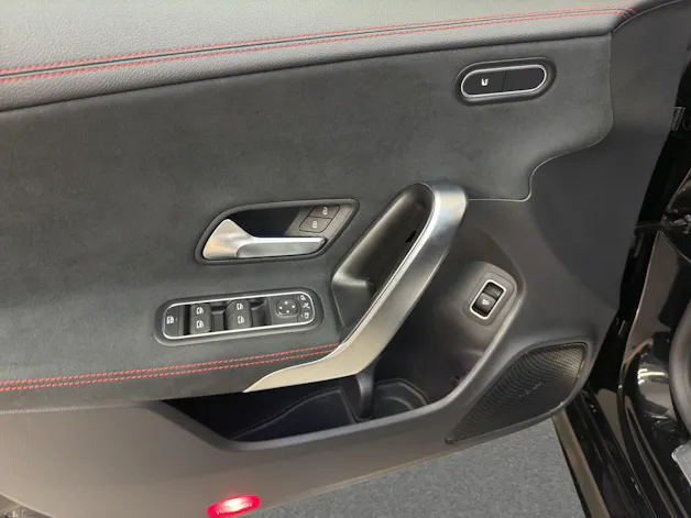 MERCEDES-BENZ CLA 200 - AMG / Rückfahrkamera / Ambiente-Licht