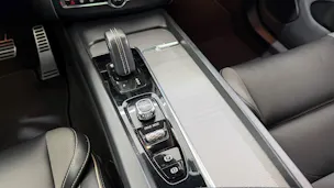 VOLVO XC60 T8 eAWD R-Design
